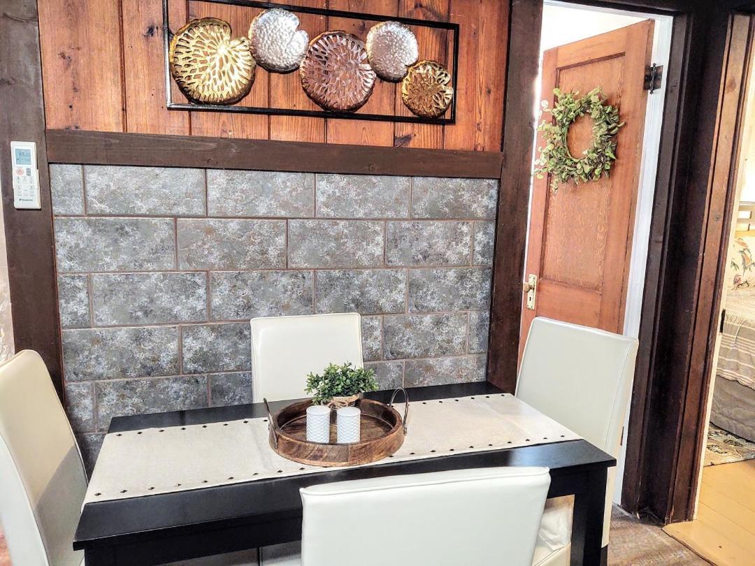 هوت سبرنغز Edgewater Resort Cottage #1 المظهر الخارجي الصورة