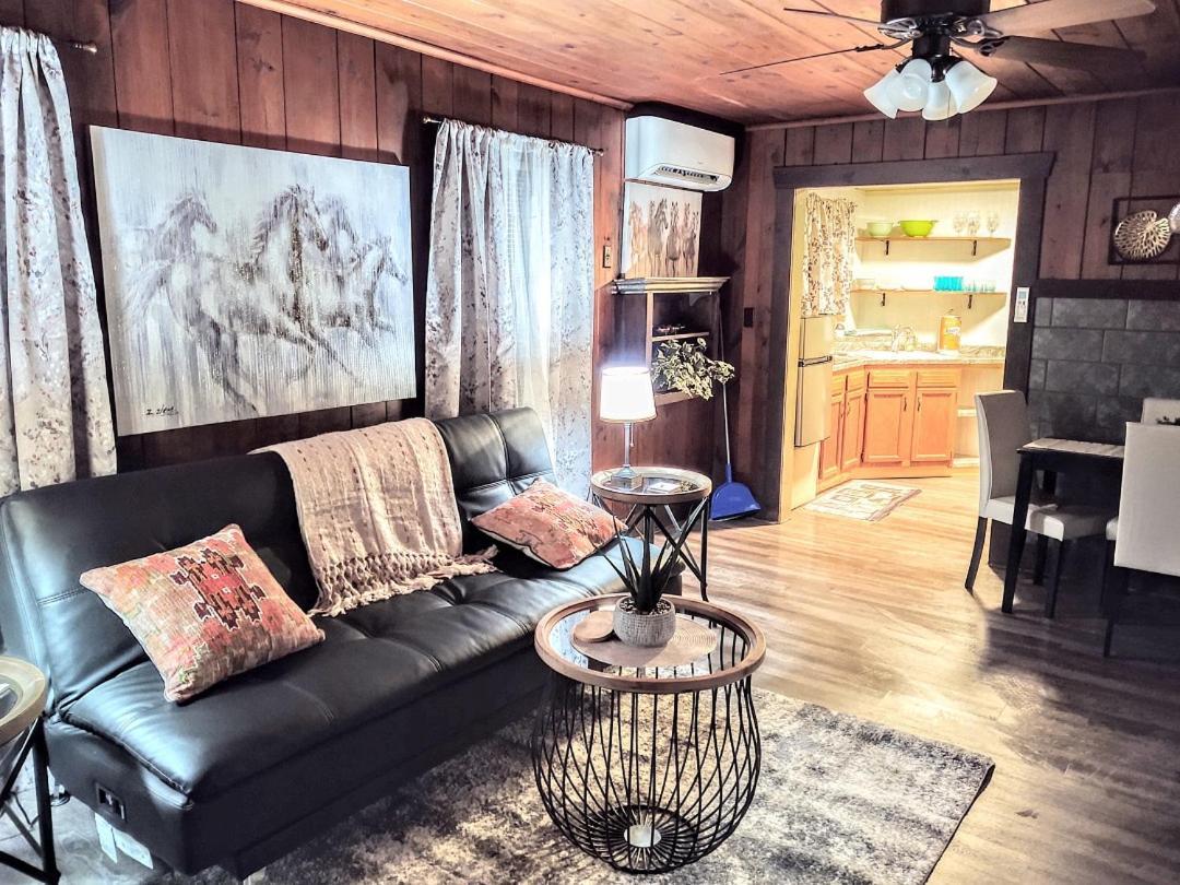 هوت سبرنغز Edgewater Resort Cottage #1 المظهر الخارجي الصورة